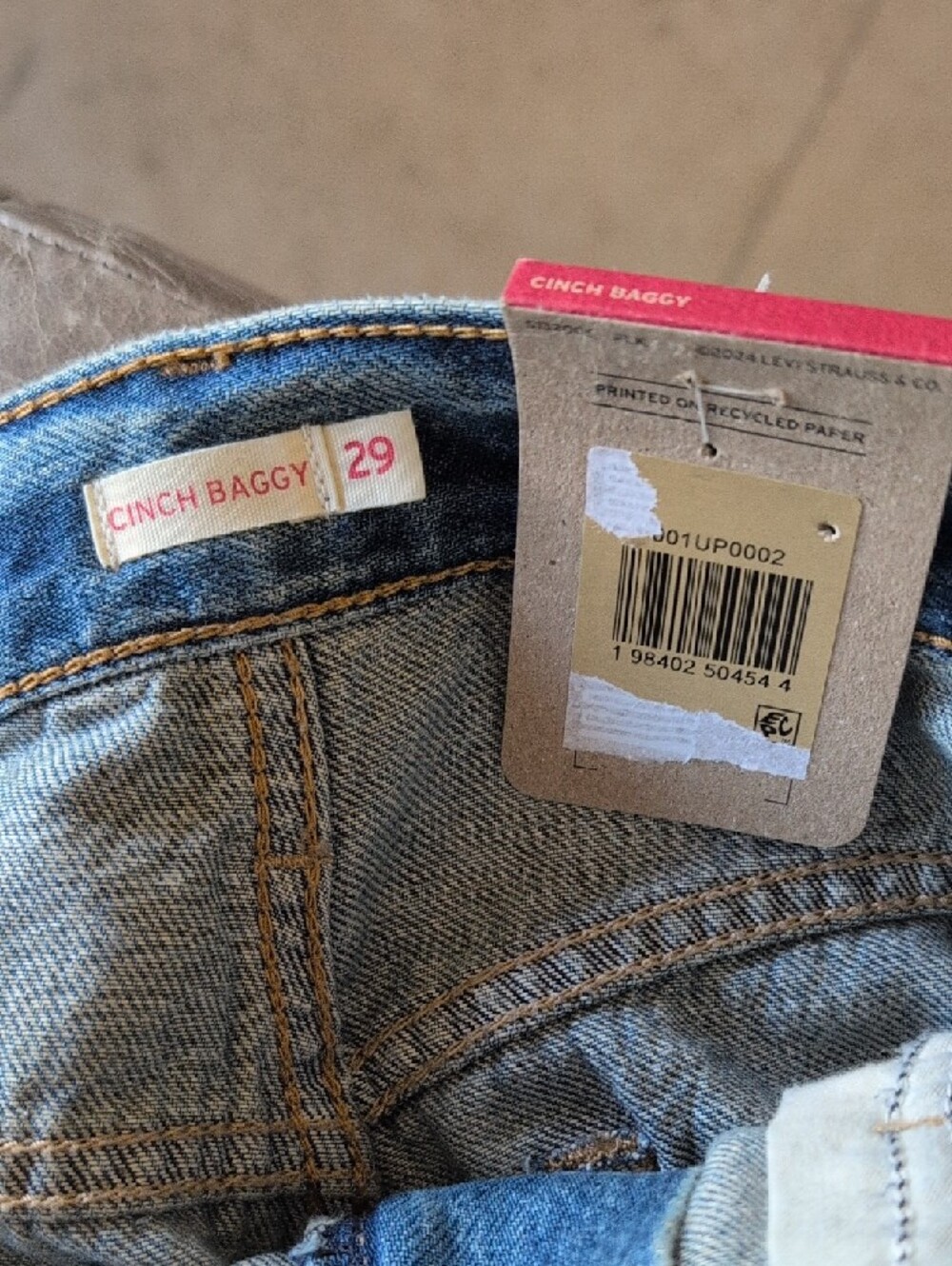 Levi's Cinch Baggy Wide-Leg High-Rise Jeans - New Shade Chasi Chasing Dreams - Picture 2 of 6